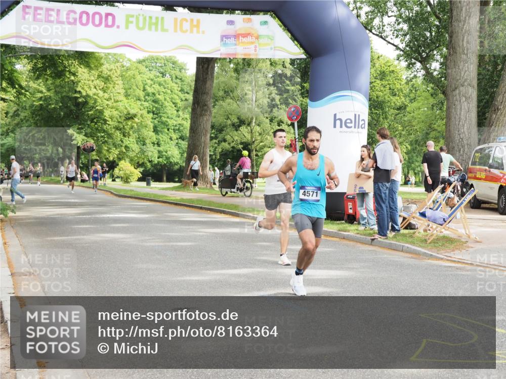 29.06.2025 - hella hamburg halbmarathon MichiJ http://msf.ph/oto/8163364 29.06.2025 10:13:04 Zwischen KM18-KM19 4128, 4571 meine-sportfotos.de