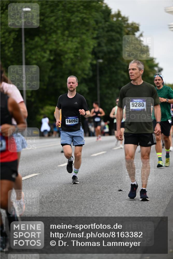 29.06.2025 - hella hamburg halbmarathon Dr. Thomas Lammeyer http://msf.ph/oto/8163382 29.06.2025 10:08:54 Kennedybrücke 1126, 1316, 1347, 1559, 2011, 2424, 2463, 2540, 2698, 2852, 3994, 4146, 4293, 4538, 4904, 6311, 7017, 8089, 8217, 9280, 10100, 10213, 10709, 10834, 10962, 11088 meine-sportfotos.de
