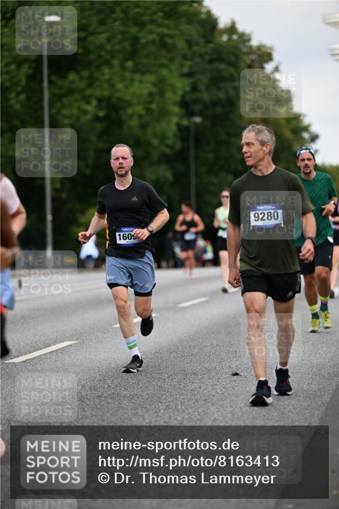 29.06.2025 - hella hamburg halbmarathon Dr. Thomas Lammeyer http://msf.ph/oto/8163413 29.06.2025 10:08:55 Kennedybrücke 1126, 1316, 1347, 1559, 2011, 2424, 2463, 2540, 2698, 2852, 3994, 4146, 4293, 4538, 4904, 6311, 7017, 8089, 8217, 9280, 10100, 10213, 10709, 10834, 11088 meine-sportfotos.de