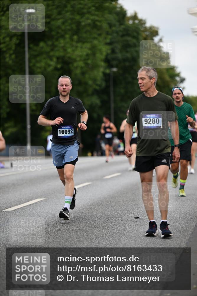 29.06.2025 - hella hamburg halbmarathon Dr. Thomas Lammeyer http://msf.ph/oto/8163433 29.06.2025 10:08:55 Kennedybrücke 1126, 1316, 1347, 1559, 2011, 2424, 2463, 2540, 2698, 2852, 3994, 4146, 4293, 4538, 4904, 6311, 7017, 8089, 8217, 9280, 10100, 10213, 10709, 10834, 11088 meine-sportfotos.de