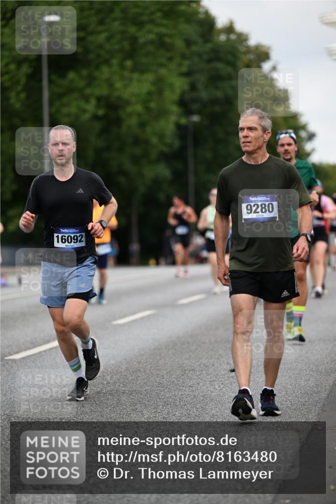 29.06.2025 - hella hamburg halbmarathon Dr. Thomas Lammeyer http://msf.ph/oto/8163480 29.06.2025 10:08:55 Kennedybrücke 1126, 1316, 1347, 1559, 2011, 2424, 2463, 2540, 2698, 2852, 3994, 4146, 4293, 4538, 4904, 6311, 7017, 8089, 8217, 9280, 10100, 10213, 10709, 10834, 11088 meine-sportfotos.de