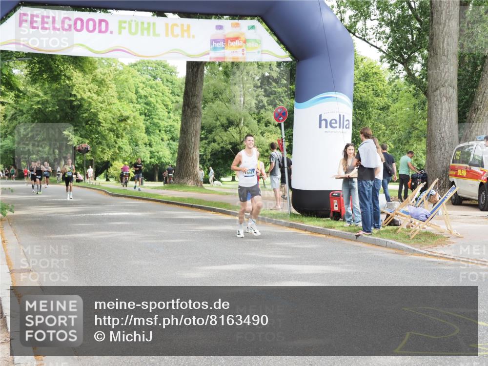 29.06.2025 - hella hamburg halbmarathon MichiJ http://msf.ph/oto/8163490 29.06.2025 10:13:12 Zwischen KM18-KM19 4128, 9151, 18897 meine-sportfotos.de