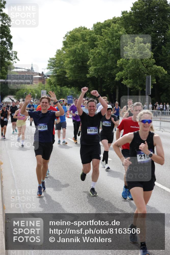 29.06.2025 - hella hamburg halbmarathon Jannik Wohlers http://msf.ph/oto/8163506 29.06.2025 10:20:21 Lombardsbrücke 2053, 2101, 2325, 2834, 2923, 2945, 3247, 3781, 4288, 4422, 4754, 4869, 5625, 6608, 8113, 8940, 9981, 10050, 10350, 11100, 11145, 11995, 12844, 14138, 14157, 14246, 14342, 14344, 14500, 14502, 14503, 14610, 14611, 14615, 14670, 15513, 16135, 16254, 16638, 16950, 17095, 17155, 17581, 17832, 17987, 18007, 18141, 18423, 18620, 18908, 19014, 19124, 19125, 19131, 19132 meine-sportfotos.de