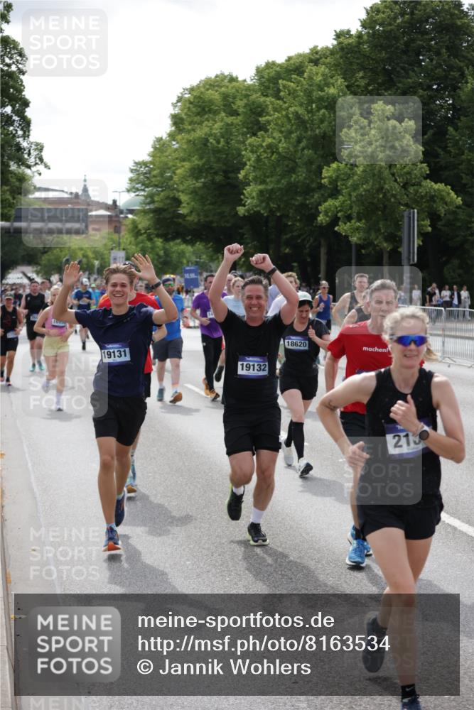 29.06.2025 - hella hamburg halbmarathon Jannik Wohlers http://msf.ph/oto/8163534 29.06.2025 10:20:21 Lombardsbrücke 2053, 2101, 2325, 2834, 2923, 2945, 3247, 3781, 4288, 4422, 4754, 4869, 5625, 6608, 8113, 8940, 9981, 10050, 10350, 11100, 11145, 11995, 12844, 14138, 14157, 14246, 14342, 14344, 14500, 14502, 14503, 14610, 14611, 14615, 14670, 15513, 16135, 16254, 16638, 16950, 17095, 17155, 17581, 17832, 17987, 18007, 18141, 18423, 18620, 18908, 19014, 19124, 19125, 19131, 19132 meine-sportfotos.de