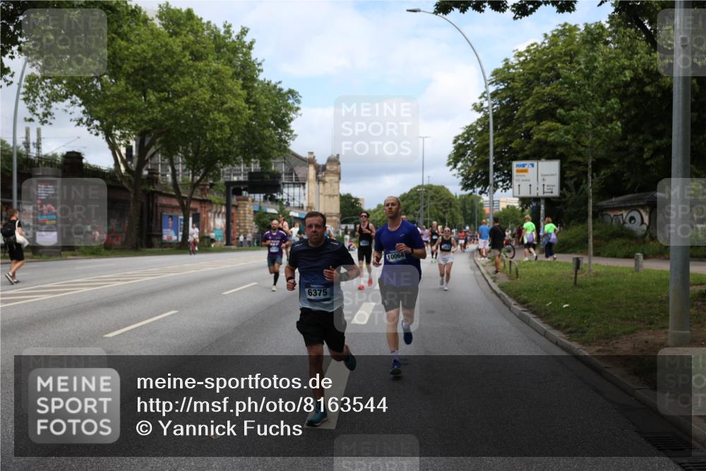 29.06.2025 - hella hamburg halbmarathon Yannick Fuchs http://msf.ph/oto/8163544 29.06.2025 10:39:47 20KM 2188, 2270, 2367, 2470, 3186, 4277, 5623, 5648, 5706, 6054, 6375, 6819, 6831, 7056, 7087, 7709, 8374, 9105, 9710, 9720, 10064, 10741, 11291, 11688, 11821, 12643, 12783, 13919, 14374, 14764, 15365, 15636, 15651, 16513, 16617, 16689, 16725, 17544, 17960, 18055, 18185, 18346, 18407, 18638, 18862, 19116 meine-sportfotos.de