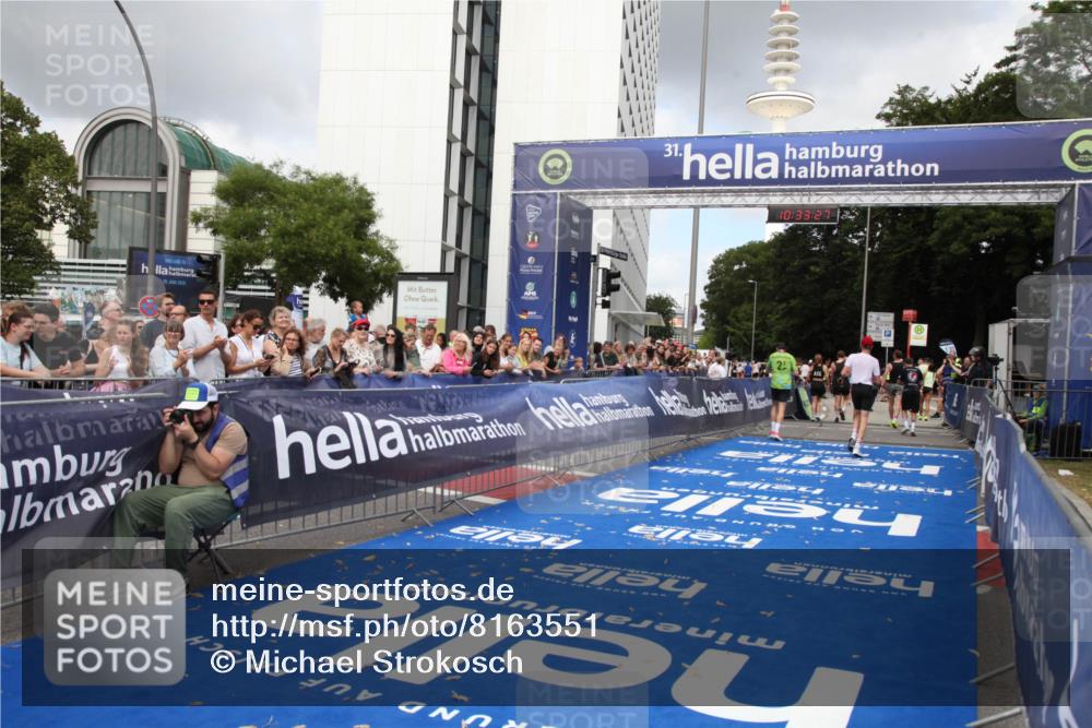 29.06.2025 - hella hamburg halbmarathon Michael Strokosch http://msf.ph/oto/8163551 29.06.2025 10:33:26 Ziel 1959, 4679, 7723, 8956, 16881, 17056, 17489 meine-sportfotos.de
