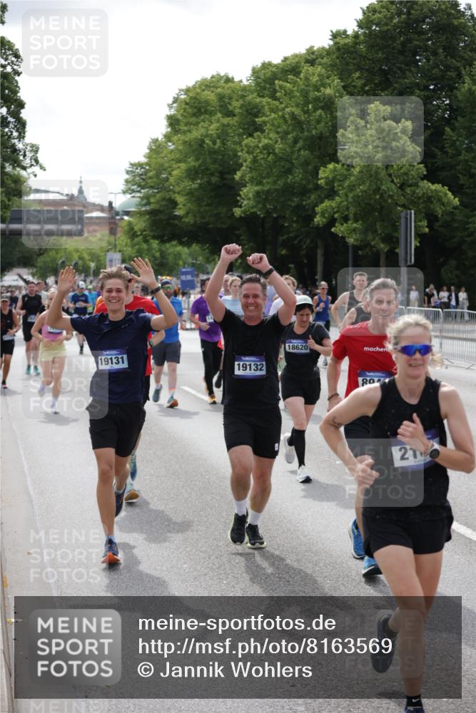29.06.2025 - hella hamburg halbmarathon Jannik Wohlers http://msf.ph/oto/8163569 29.06.2025 10:20:21 Lombardsbrücke 2053, 2101, 2325, 2834, 2923, 2945, 3247, 3781, 4288, 4422, 4754, 4869, 5625, 6608, 8113, 8940, 9981, 10050, 10350, 11100, 11145, 11995, 12844, 14138, 14157, 14246, 14342, 14344, 14500, 14502, 14503, 14610, 14611, 14615, 14670, 15513, 16135, 16254, 16638, 16950, 17095, 17155, 17581, 17832, 17987, 18007, 18141, 18423, 18620, 18908, 19014, 19124, 19125, 19131, 19132 meine-sportfotos.de