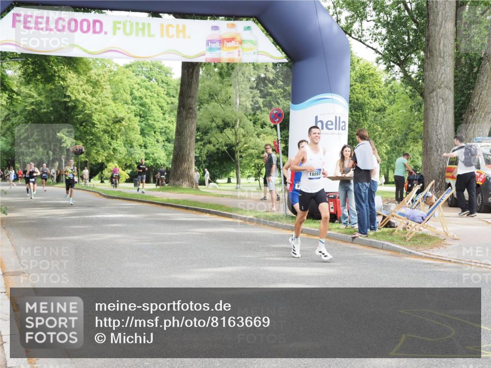 29.06.2025 - hella hamburg halbmarathon MichiJ http://msf.ph/oto/8163669 29.06.2025 10:13:12 Zwischen KM18-KM19 4128, 9151, 18897 meine-sportfotos.de