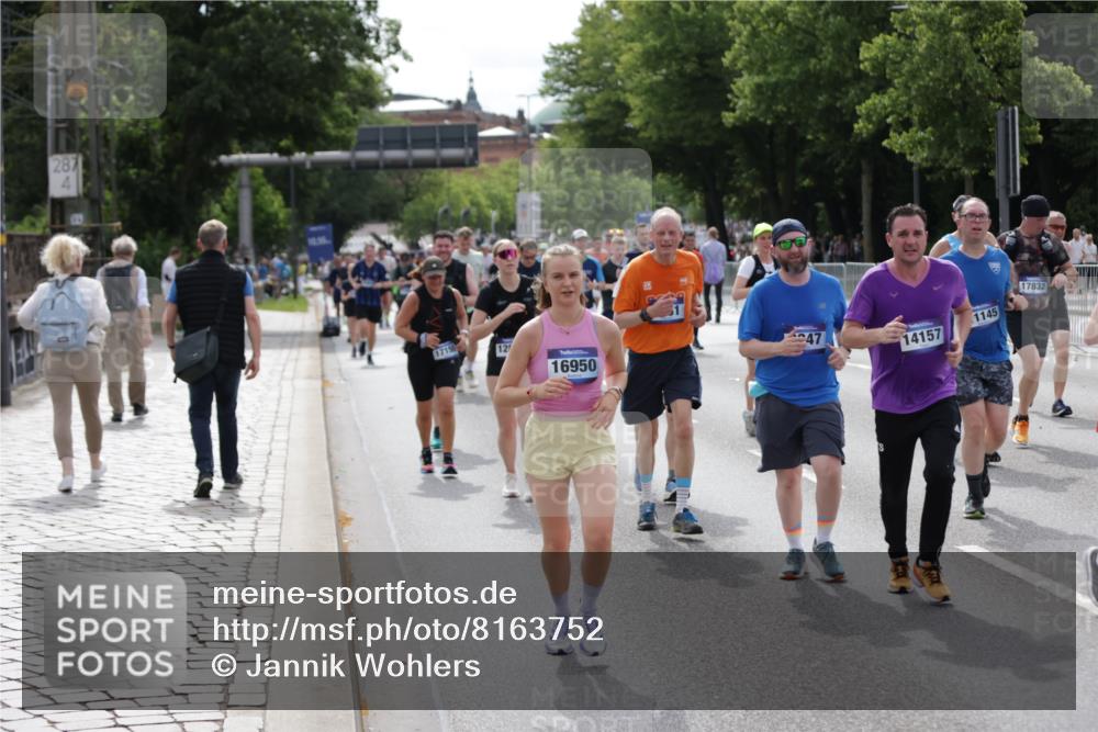 29.06.2025 - hella hamburg halbmarathon Jannik Wohlers http://msf.ph/oto/8163752 29.06.2025 10:20:24 Lombardsbrücke 2053, 2101, 2325, 2834, 2923, 2945, 3247, 3781, 4288, 4350, 4754, 4869, 5041, 5625, 6608, 8113, 8724, 8940, 9005, 9011, 9236, 9981, 10050, 10350, 11100, 11145, 11995, 12844, 14138, 14157, 14246, 14342, 14344, 14500, 14502, 14503, 14610, 14611, 14615, 14670, 15513, 16135, 16254, 16950, 17095, 17155, 17581, 17832, 17987, 18141, 18397, 18423, 18620, 18908, 19014, 19124, 19125, 19131, 19132 meine-sportfotos.de