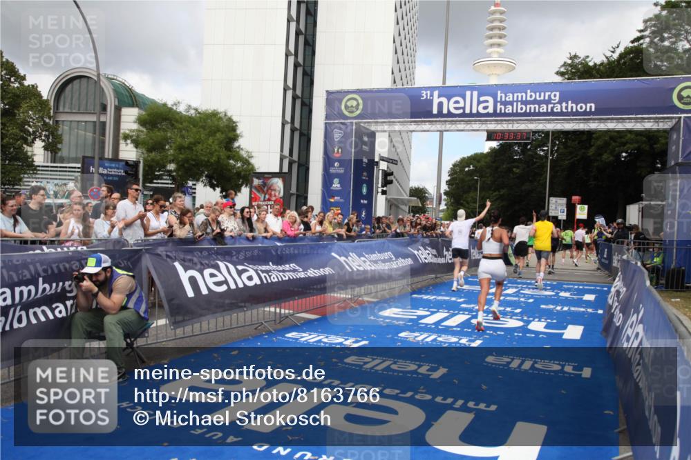 29.06.2025 - hella hamburg halbmarathon Michael Strokosch http://msf.ph/oto/8163766 29.06.2025 10:33:36 Ziel 1053, 4602, 8312, 15326, 16931, 18731, 18854 meine-sportfotos.de