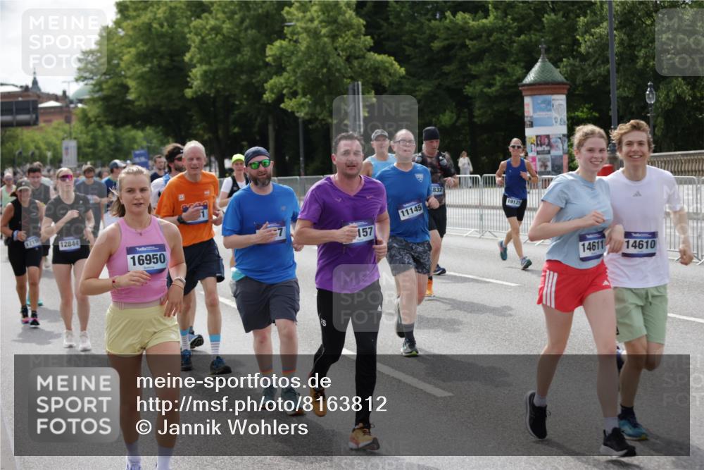 29.06.2025 - hella hamburg halbmarathon Jannik Wohlers http://msf.ph/oto/8163812 29.06.2025 10:20:25 Lombardsbrücke 2053, 2101, 2325, 2834, 2923, 2945, 3247, 3781, 4082, 4288, 4350, 4754, 4869, 5041, 5625, 6608, 8113, 8724, 8940, 9005, 9011, 9236, 9981, 10050, 10350, 11100, 11145, 11995, 12844, 14138, 14157, 14246, 14342, 14344, 14500, 14502, 14503, 14610, 14611, 14615, 14670, 14986, 15913, 16135, 16254, 16950, 17095, 17155, 17832, 17987, 18141, 18397, 18423, 18620, 18908, 19124, 19125, 19131, 19132 meine-sportfotos.de