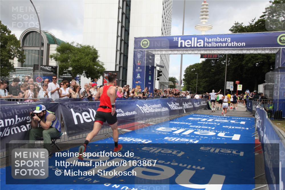 29.06.2025 - hella hamburg halbmarathon Michael Strokosch http://msf.ph/oto/8163867 29.06.2025 10:33:38 Ziel 1053, 2836, 8312, 14975, 15326, 16931, 17191, 18854 meine-sportfotos.de