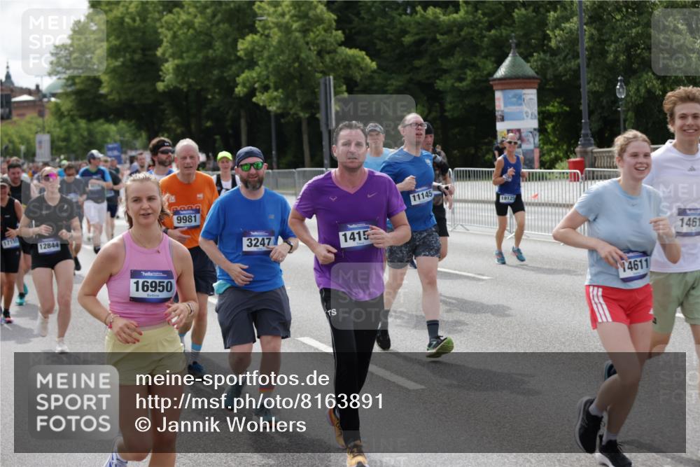 29.06.2025 - hella hamburg halbmarathon Jannik Wohlers http://msf.ph/oto/8163891 29.06.2025 10:20:25 Lombardsbrücke 2053, 2101, 2325, 2834, 2923, 2945, 3247, 3781, 4082, 4288, 4350, 4754, 4869, 5041, 5625, 6608, 8113, 8724, 8940, 9005, 9011, 9236, 9981, 10050, 10350, 11100, 11145, 11995, 12844, 14138, 14157, 14246, 14342, 14344, 14500, 14502, 14503, 14610, 14611, 14615, 14670, 14986, 15913, 16135, 16254, 16950, 17095, 17155, 17832, 17987, 18141, 18397, 18423, 18620, 18908, 19124, 19125, 19131, 19132 meine-sportfotos.de