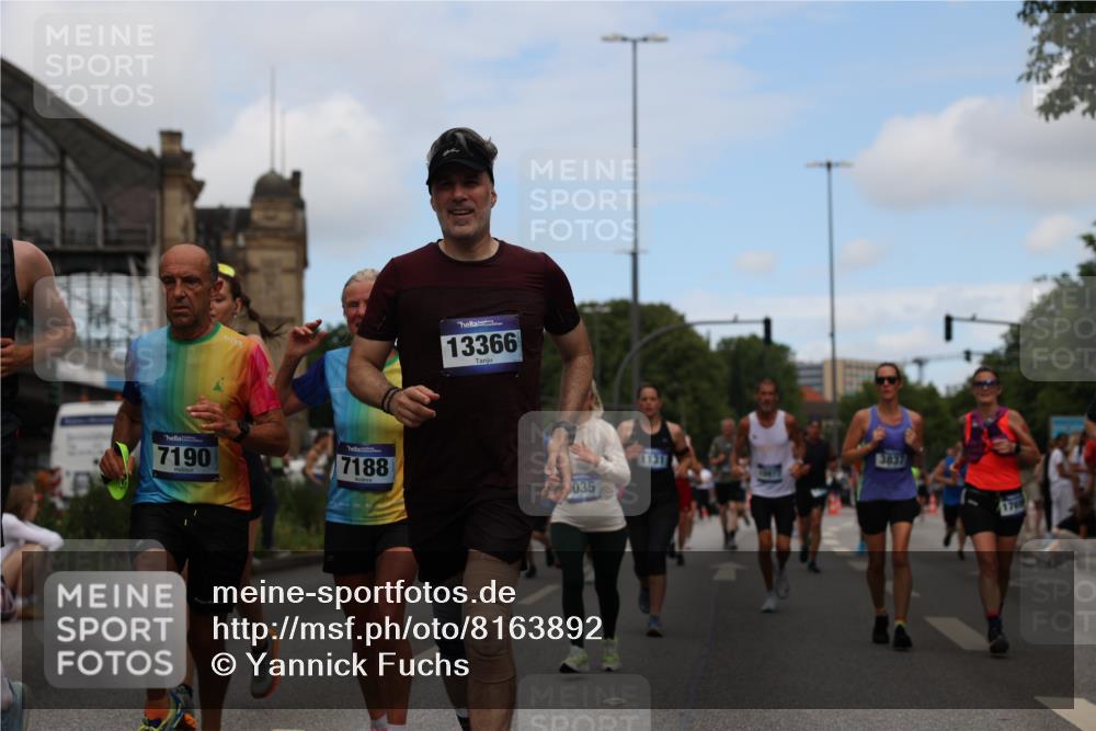 29.06.2025 - hella hamburg halbmarathon Yannick Fuchs http://msf.ph/oto/8163892 29.06.2025 11:18:01 20KM 1131, 1269, 2886, 2901, 3837, 4395, 4697, 5035, 5063, 5079, 5322, 6872, 6977, 7169, 7188, 7190, 7248, 7370, 7672, 7891, 7978, 8085, 8892, 9635, 9714, 10041, 10065, 10162, 10977, 11792, 11803, 13366, 13386, 13453, 13500, 13584, 14024, 14055, 14240, 14633, 14901, 14903, 15343, 15404, 15569, 16154, 16586, 16600, 16781, 16791, 16833, 16991, 17559, 17699, 18007, 18046, 18362, 18417, 18620 meine-sportfotos.de