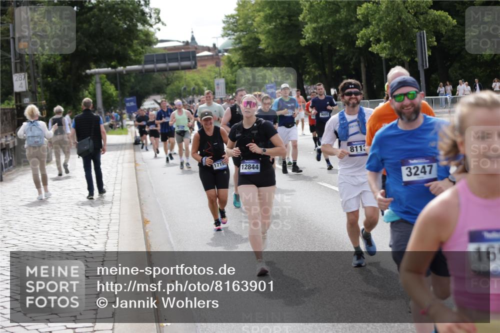 29.06.2025 - hella hamburg halbmarathon Jannik Wohlers http://msf.ph/oto/8163901 29.06.2025 10:20:26 Lombardsbrücke 2053, 2101, 2325, 2834, 2923, 2945, 3247, 3781, 4082, 4288, 4350, 5041, 5625, 6608, 8113, 8724, 8940, 9005, 9011, 9236, 9981, 10050, 10350, 11100, 11145, 12844, 14138, 14157, 14246, 14342, 14344, 14500, 14503, 14610, 14611, 14615, 14670, 14986, 15913, 16135, 16254, 16950, 17095, 17155, 17832, 18141, 18397, 18423, 18620, 18908, 19124, 19125, 19131, 19132 meine-sportfotos.de