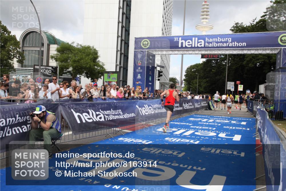 29.06.2025 - hella hamburg halbmarathon Michael Strokosch http://msf.ph/oto/8163914 29.06.2025 10:33:39 Ziel 1053, 1396, 2836, 8312, 12595, 14975, 16931, 17191, 18854 meine-sportfotos.de