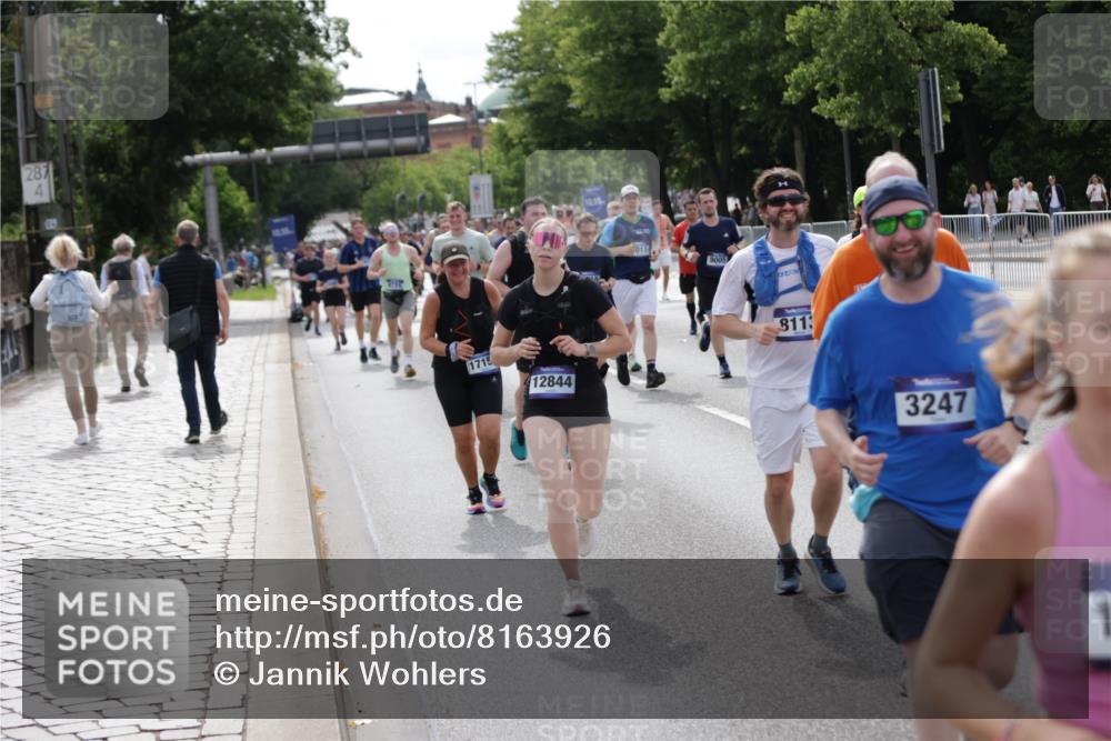 29.06.2025 - hella hamburg halbmarathon Jannik Wohlers http://msf.ph/oto/8163926 29.06.2025 10:20:26 Lombardsbrücke 2053, 2101, 2325, 2834, 2923, 2945, 3247, 3781, 4082, 4288, 4350, 5041, 5625, 6608, 8113, 8724, 8940, 9005, 9011, 9236, 9981, 10050, 10350, 11100, 11145, 12844, 14138, 14157, 14246, 14342, 14344, 14500, 14503, 14610, 14611, 14615, 14670, 14986, 15913, 16135, 16254, 16950, 17095, 17155, 17832, 18141, 18397, 18423, 18620, 18908, 19124, 19125, 19131, 19132 meine-sportfotos.de