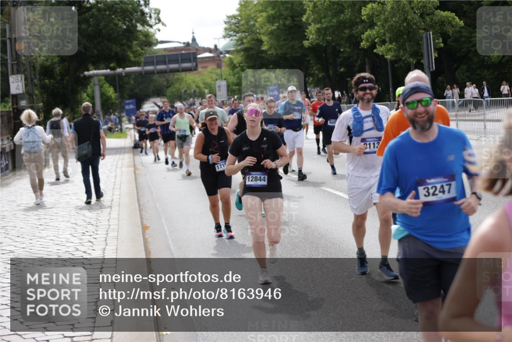 29.06.2025 - hella hamburg halbmarathon Jannik Wohlers http://msf.ph/oto/8163946 29.06.2025 10:20:26 Lombardsbrücke 2053, 2101, 2325, 2834, 2923, 2945, 3247, 3781, 4082, 4288, 4350, 5041, 5625, 6608, 8113, 8724, 8940, 9005, 9011, 9236, 9981, 10050, 10350, 11100, 11145, 12844, 14138, 14157, 14246, 14342, 14344, 14500, 14503, 14610, 14611, 14615, 14670, 14986, 15913, 16135, 16254, 16950, 17095, 17155, 17832, 18141, 18397, 18423, 18620, 18908, 19124, 19125, 19131, 19132 meine-sportfotos.de