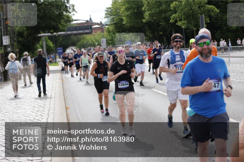 29.06.2025 - hella hamburg halbmarathon Jannik Wohlers http://msf.ph/oto/8163980 29.06.2025 10:20:26 Lombardsbrücke 2053, 2101, 2325, 2834, 2923, 2945, 3247, 3781, 4082, 4288, 4350, 5041, 5625, 6608, 8113, 8724, 8940, 9005, 9011, 9236, 9981, 10050, 10350, 11100, 11145, 12844, 14138, 14157, 14246, 14342, 14344, 14500, 14503, 14610, 14611, 14615, 14670, 14986, 15913, 16135, 16254, 16950, 17095, 17155, 17832, 18141, 18397, 18423, 18620, 18908, 19124, 19125, 19131, 19132 meine-sportfotos.de