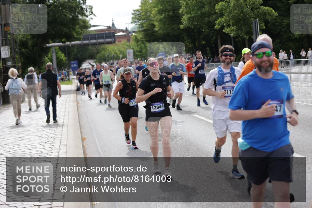 29.06.2025 - hella hamburg halbmarathon Jannik Wohlers http://msf.ph/oto/8164003 29.06.2025 10:20:26 Lombardsbrücke 2053, 2101, 2325, 2834, 2923, 2945, 3247, 3781, 4082, 4288, 4350, 5041, 5625, 6608, 8113, 8724, 8940, 9005, 9011, 9236, 9981, 10050, 10350, 11100, 11145, 12844, 14138, 14157, 14246, 14342, 14344, 14500, 14503, 14610, 14611, 14615, 14670, 14986, 15913, 16135, 16254, 16950, 17095, 17155, 17832, 18141, 18397, 18423, 18620, 18908, 19124, 19125, 19131, 19132 meine-sportfotos.de