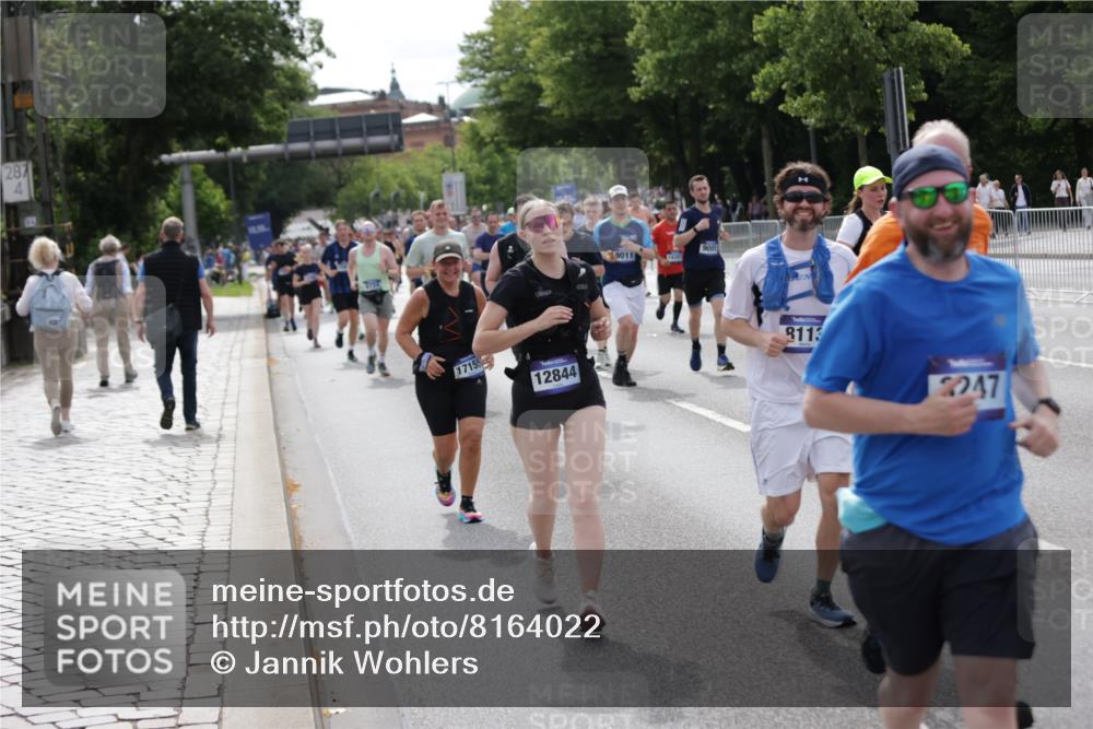 29.06.2025 - hella hamburg halbmarathon Jannik Wohlers http://msf.ph/oto/8164022 29.06.2025 10:20:26 Lombardsbrücke 2053, 2101, 2325, 2834, 2923, 2945, 3247, 3781, 4082, 4288, 4350, 5041, 5625, 6608, 8113, 8724, 8940, 9005, 9011, 9236, 9981, 10050, 10350, 11100, 11145, 12844, 14138, 14157, 14246, 14342, 14344, 14500, 14503, 14610, 14611, 14615, 14670, 14986, 15913, 16135, 16254, 16950, 17095, 17155, 17832, 18141, 18397, 18423, 18620, 18908, 19124, 19125, 19131, 19132 meine-sportfotos.de