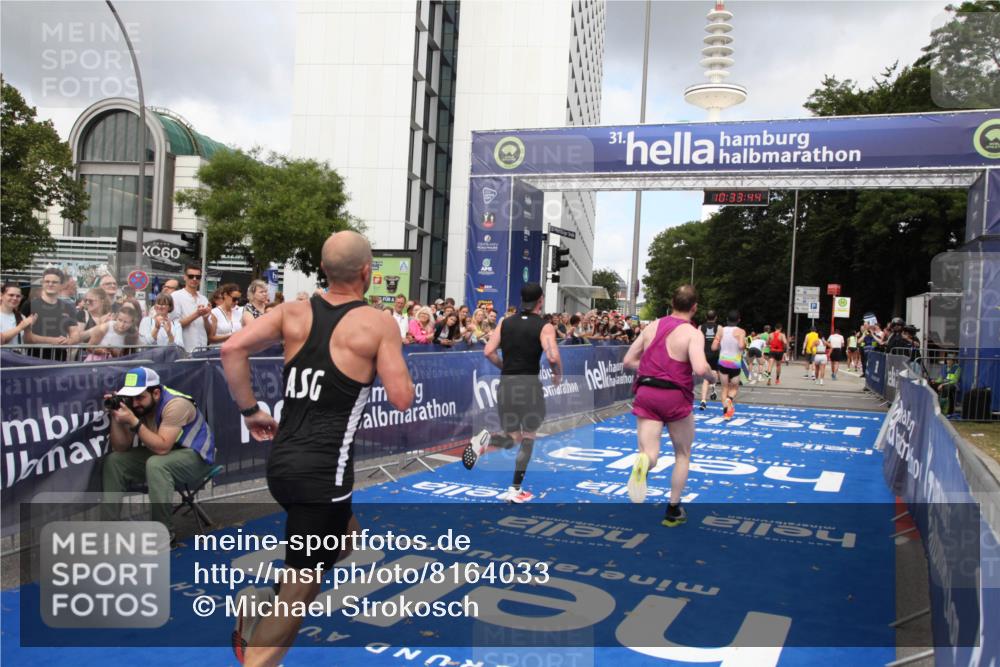29.06.2025 - hella hamburg halbmarathon Michael Strokosch http://msf.ph/oto/8164033 29.06.2025 10:33:43 Ziel 1053, 1396, 2836, 8312, 12595, 14975, 16755, 17191 meine-sportfotos.de