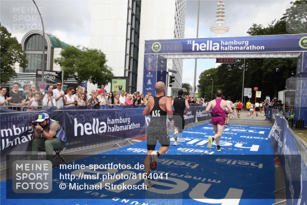 29.06.2025 - hella hamburg halbmarathon Michael Strokosch http://msf.ph/oto/8164041 29.06.2025 10:33:43 Ziel 1053, 1396, 2836, 8312, 12595, 14975, 16755, 17191 meine-sportfotos.de