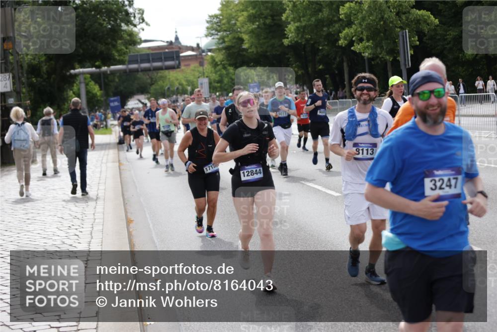 29.06.2025 - hella hamburg halbmarathon Jannik Wohlers http://msf.ph/oto/8164043 29.06.2025 10:20:26 Lombardsbrücke 2053, 2101, 2325, 2834, 2923, 2945, 3247, 3781, 4082, 4288, 4350, 5041, 5625, 6608, 8113, 8724, 8940, 9005, 9011, 9236, 9981, 10050, 10350, 11100, 11145, 12844, 14138, 14157, 14246, 14342, 14344, 14500, 14503, 14610, 14611, 14615, 14670, 14986, 15913, 16135, 16254, 16950, 17095, 17155, 17832, 18141, 18397, 18423, 18620, 18908, 19124, 19125, 19131, 19132 meine-sportfotos.de