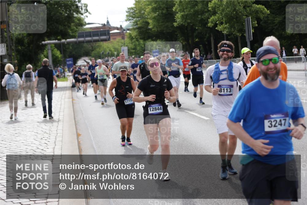 29.06.2025 - hella hamburg halbmarathon Jannik Wohlers http://msf.ph/oto/8164072 29.06.2025 10:20:26 Lombardsbrücke 2053, 2101, 2325, 2834, 2923, 2945, 3247, 3781, 4082, 4288, 4350, 5041, 5625, 6608, 8113, 8724, 8940, 9005, 9011, 9236, 9981, 10050, 10350, 11100, 11145, 12844, 14138, 14157, 14246, 14342, 14344, 14500, 14503, 14610, 14611, 14615, 14670, 14986, 15913, 16135, 16254, 16950, 17095, 17155, 17832, 18141, 18397, 18423, 18620, 18908, 19124, 19125, 19131, 19132 meine-sportfotos.de