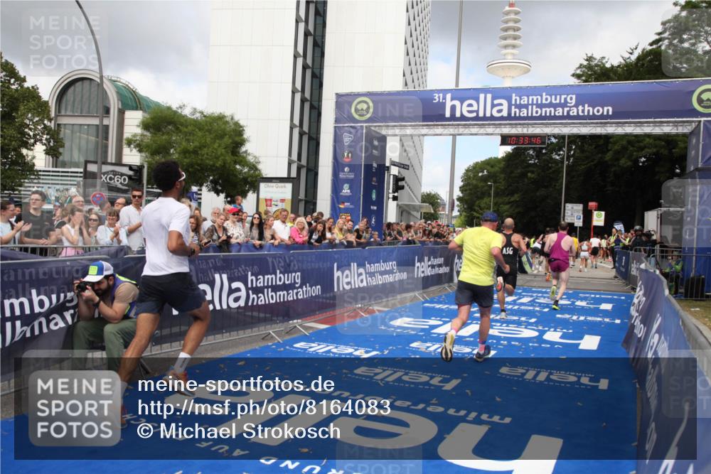 29.06.2025 - hella hamburg halbmarathon Michael Strokosch http://msf.ph/oto/8164083 29.06.2025 10:33:45 Ziel 1053, 1396, 2836, 4246, 5193, 12595, 14975, 16755, 17191 meine-sportfotos.de