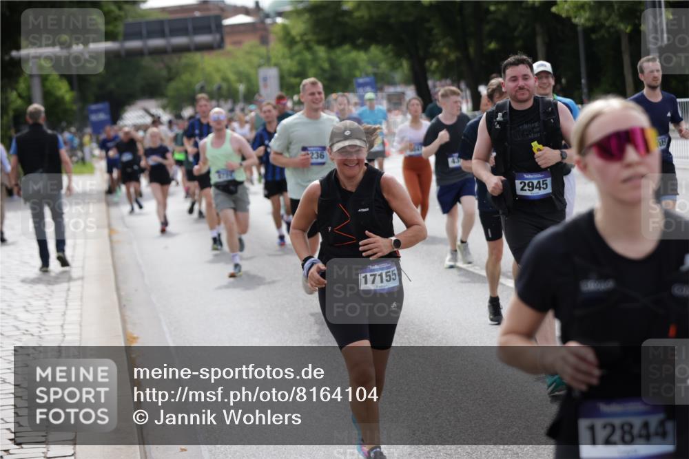 29.06.2025 - hella hamburg halbmarathon Jannik Wohlers http://msf.ph/oto/8164104 29.06.2025 10:20:28 Lombardsbrücke 2101, 2325, 2834, 2923, 2945, 3247, 3781, 3813, 4082, 4288, 4350, 5041, 6608, 8113, 8724, 8940, 9005, 9011, 9236, 9981, 10050, 10350, 10585, 11100, 11145, 12694, 12844, 14138, 14157, 14246, 14342, 14344, 14610, 14611, 14615, 14670, 14986, 15020, 15470, 15913, 16135, 16256, 16950, 17095, 17155, 17367, 17832, 18141, 18305, 18397, 18620, 19124, 19125, 19131, 19132 meine-sportfotos.de