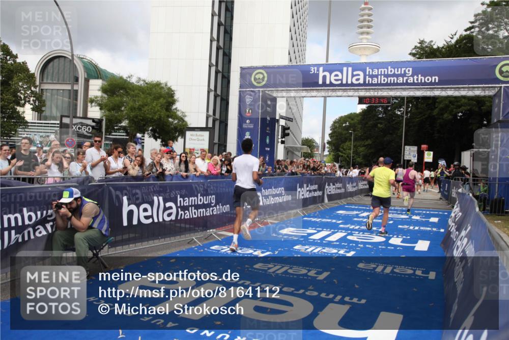 29.06.2025 - hella hamburg halbmarathon Michael Strokosch http://msf.ph/oto/8164112 29.06.2025 10:33:45 Ziel 1053, 1396, 2836, 4246, 5193, 12595, 14975, 16755, 17191 meine-sportfotos.de