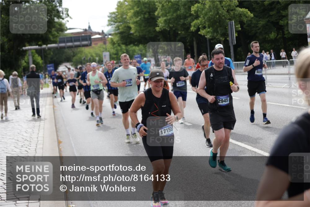 29.06.2025 - hella hamburg halbmarathon Jannik Wohlers http://msf.ph/oto/8164133 29.06.2025 10:20:29 Lombardsbrücke 2101, 2325, 2834, 2923, 2945, 3247, 3781, 3813, 4082, 4288, 4350, 5041, 5061, 6608, 8113, 8724, 8940, 9005, 9011, 9236, 9981, 10050, 10350, 10585, 11145, 12694, 12844, 14138, 14157, 14246, 14342, 14344, 14610, 14611, 14615, 14670, 14986, 15020, 15470, 15913, 16135, 16256, 16950, 17035, 17095, 17155, 17367, 17832, 18141, 18305, 18397, 18620, 19124, 19125, 19131, 19132 meine-sportfotos.de