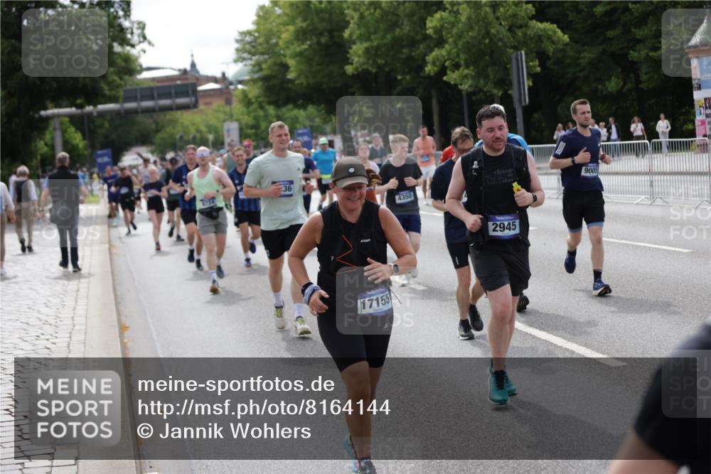 29.06.2025 - hella hamburg halbmarathon Jannik Wohlers http://msf.ph/oto/8164144 29.06.2025 10:20:29 Lombardsbrücke 2101, 2325, 2834, 2923, 2945, 3247, 3781, 3813, 4082, 4288, 4350, 5041, 5061, 6608, 8113, 8724, 8940, 9005, 9011, 9236, 9981, 10050, 10350, 10585, 11145, 12694, 12844, 14138, 14157, 14246, 14342, 14344, 14610, 14611, 14615, 14670, 14986, 15020, 15470, 15913, 16135, 16256, 16950, 17035, 17095, 17155, 17367, 17832, 18141, 18305, 18397, 18620, 19124, 19125, 19131, 19132 meine-sportfotos.de