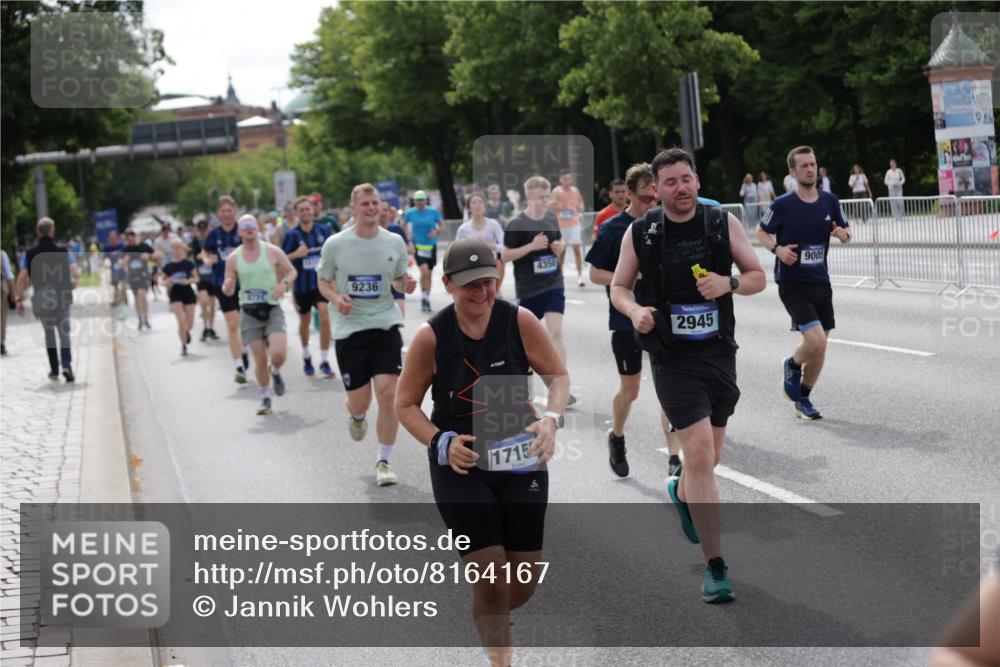 29.06.2025 - hella hamburg halbmarathon Jannik Wohlers http://msf.ph/oto/8164167 29.06.2025 10:20:29 Lombardsbrücke 2101, 2325, 2834, 2923, 2945, 3247, 3781, 3813, 4082, 4288, 4350, 5041, 5061, 6608, 8113, 8724, 8940, 9005, 9011, 9236, 9981, 10050, 10350, 10585, 11145, 12694, 12844, 14138, 14157, 14246, 14342, 14344, 14610, 14611, 14615, 14670, 14986, 15020, 15470, 15913, 16135, 16256, 16950, 17035, 17095, 17155, 17367, 17832, 18141, 18305, 18397, 18620, 19124, 19125, 19131, 19132 meine-sportfotos.de