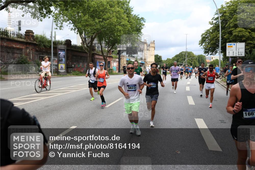 29.06.2025 - hella hamburg halbmarathon Yannick Fuchs http://msf.ph/oto/8164194 29.06.2025 10:39:58 20KM 2188, 2270, 2367, 2470, 2590, 2707, 3056, 3186, 3477, 4277, 4854, 5623, 5648, 5706, 6054, 6071, 6290, 6831, 7056, 7385, 7450, 7709, 8374, 9105, 9585, 9710, 11291, 11495, 11821, 12643, 12783, 13919, 14374, 14385, 14764, 15365, 15563, 15636, 16513, 16617, 16624, 16725, 17499, 17674, 17835, 17960, 18081, 18185, 18346, 18407, 18637, 18862, 18878, 19116 meine-sportfotos.de