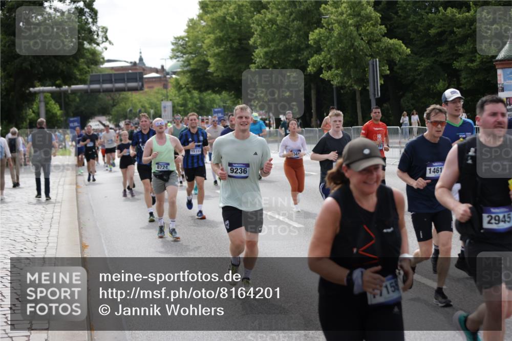 29.06.2025 - hella hamburg halbmarathon Jannik Wohlers http://msf.ph/oto/8164201 29.06.2025 10:20:30 Lombardsbrücke 2101, 2325, 2923, 2945, 3247, 3813, 4082, 4350, 5041, 5061, 6608, 8113, 8724, 8940, 9005, 9011, 9236, 9981, 10050, 10350, 10585, 11145, 12694, 12844, 13508, 14138, 14157, 14246, 14342, 14344, 14610, 14611, 14615, 14670, 14986, 15020, 15470, 15913, 16256, 16896, 16950, 17035, 17095, 17155, 17367, 17832, 18141, 18305, 18397, 18620, 19124, 19125, 19131, 19132 meine-sportfotos.de