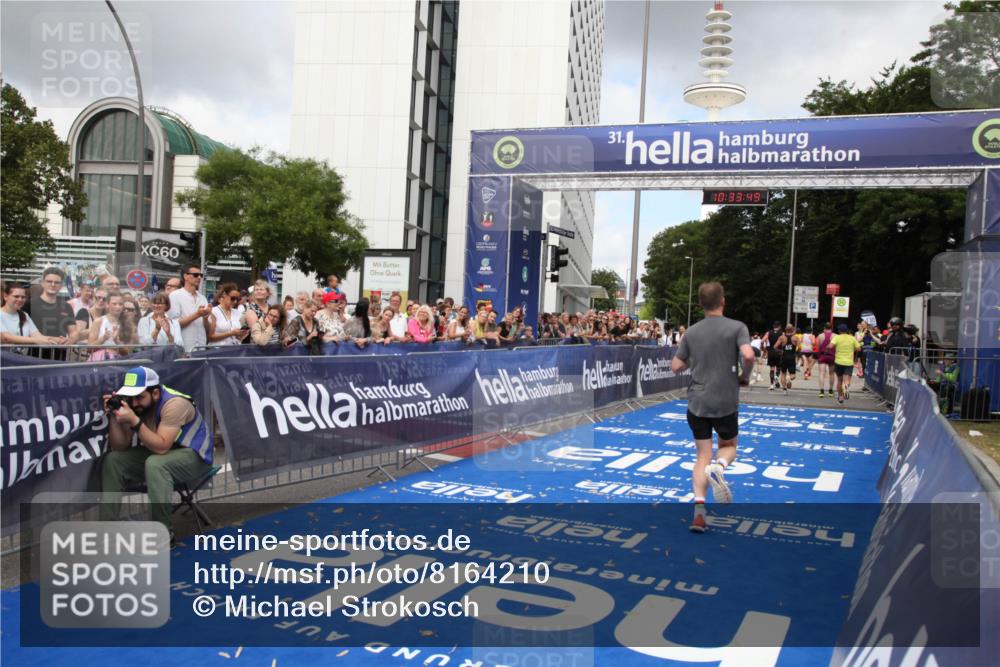 29.06.2025 - hella hamburg halbmarathon Michael Strokosch http://msf.ph/oto/8164210 29.06.2025 10:33:48 Ziel 1396, 1743, 2228, 2243, 2746, 4246, 5193, 12595, 13771, 14310, 14466, 16755 meine-sportfotos.de
