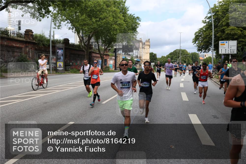 29.06.2025 - hella hamburg halbmarathon Yannick Fuchs http://msf.ph/oto/8164219 29.06.2025 10:39:58 20KM 2188, 2270, 2367, 2470, 2590, 2707, 3056, 3186, 3477, 4277, 4854, 5623, 5648, 5706, 6054, 6071, 6290, 6831, 7056, 7385, 7450, 7709, 8374, 9105, 9585, 9710, 11291, 11495, 11821, 12643, 12783, 13919, 14374, 14385, 14764, 15365, 15563, 15636, 16513, 16617, 16624, 16725, 17499, 17674, 17835, 17960, 18081, 18185, 18346, 18407, 18637, 18862, 18878, 19116 meine-sportfotos.de