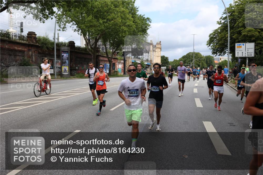 29.06.2025 - hella hamburg halbmarathon Yannick Fuchs http://msf.ph/oto/8164230 29.06.2025 10:39:58 20KM 2188, 2270, 2367, 2470, 2590, 2707, 3056, 3186, 3477, 4277, 4854, 5623, 5648, 5706, 6054, 6071, 6290, 6831, 7056, 7385, 7450, 7709, 8374, 9105, 9585, 9710, 11291, 11495, 11821, 12643, 12783, 13919, 14374, 14385, 14764, 15365, 15563, 15636, 16513, 16617, 16624, 16725, 17499, 17674, 17835, 17960, 18081, 18185, 18346, 18407, 18637, 18862, 18878, 19116 meine-sportfotos.de