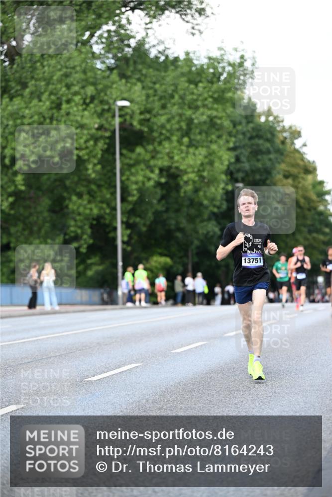 29.06.2025 - hella hamburg halbmarathon Dr. Thomas Lammeyer http://msf.ph/oto/8164243 29.06.2025 09:44:50 Kennedybrücke 2892, 4128, 4571, 6559, 7862, 10780, 11194 meine-sportfotos.de