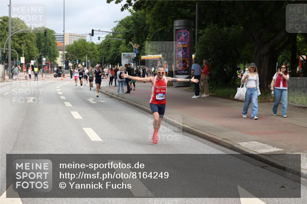 29.06.2025 - hella hamburg halbmarathon Yannick Fuchs http://msf.ph/oto/8164249 29.06.2025 10:22:04 20KM 1065, 1577, 5344, 9079, 10848, 12641, 12992, 13780, 14019, 15023, 15671, 18124, 19050 meine-sportfotos.de