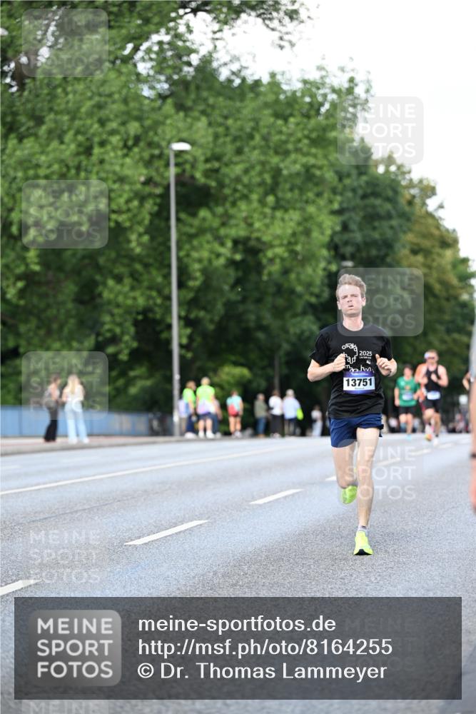 29.06.2025 - hella hamburg halbmarathon Dr. Thomas Lammeyer http://msf.ph/oto/8164255 29.06.2025 09:44:50 Kennedybrücke 2892, 4128, 4571, 6559, 7862, 10780, 11194 meine-sportfotos.de