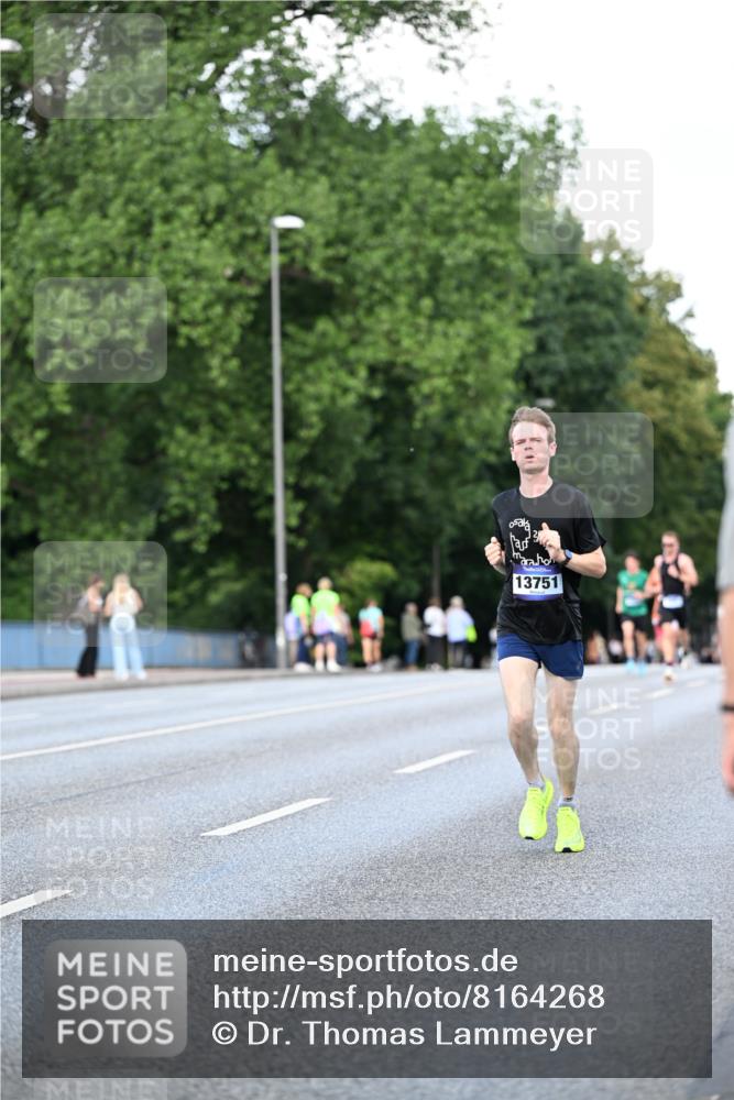 29.06.2025 - hella hamburg halbmarathon Dr. Thomas Lammeyer http://msf.ph/oto/8164268 29.06.2025 09:44:50 Kennedybrücke 2892, 4128, 4571, 6559, 7862, 10780, 11194 meine-sportfotos.de