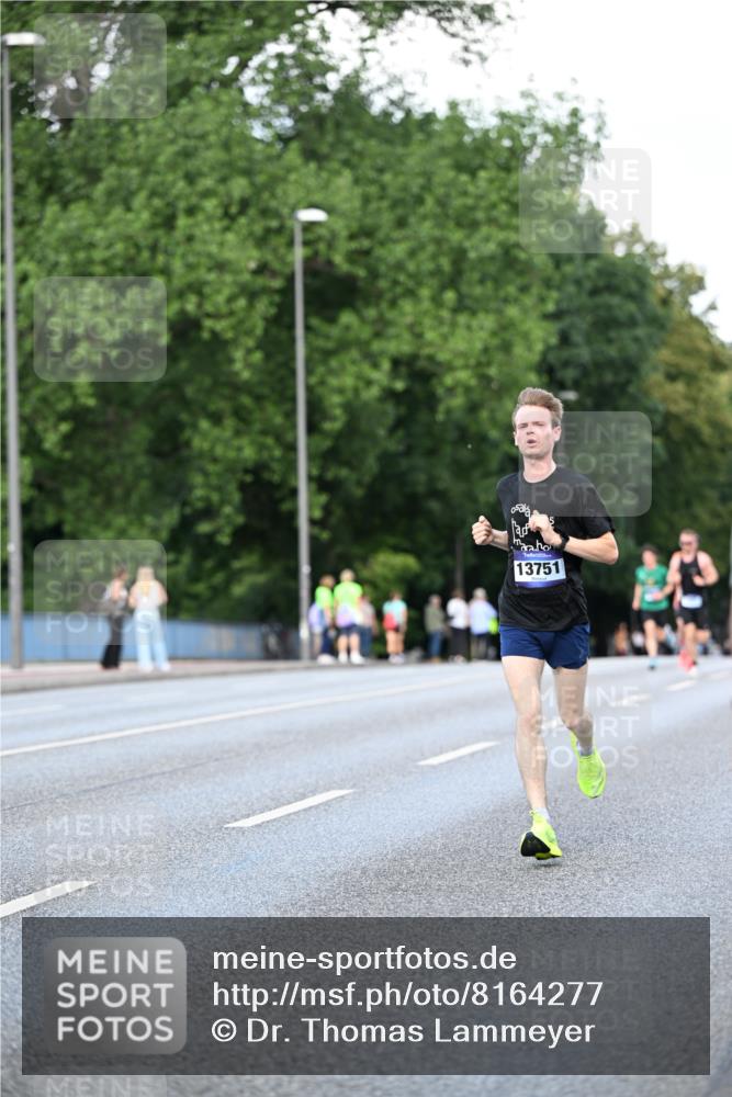 29.06.2025 - hella hamburg halbmarathon Dr. Thomas Lammeyer http://msf.ph/oto/8164277 29.06.2025 09:44:50 Kennedybrücke 2892, 4128, 4571, 6559, 7862, 10780, 11194 meine-sportfotos.de