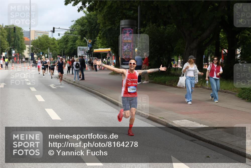 29.06.2025 - hella hamburg halbmarathon Yannick Fuchs http://msf.ph/oto/8164278 29.06.2025 10:22:05 20KM 1065, 1577, 5344, 9079, 10848, 12641, 12992, 13780, 14019, 15023, 15671, 18124, 19050 meine-sportfotos.de
