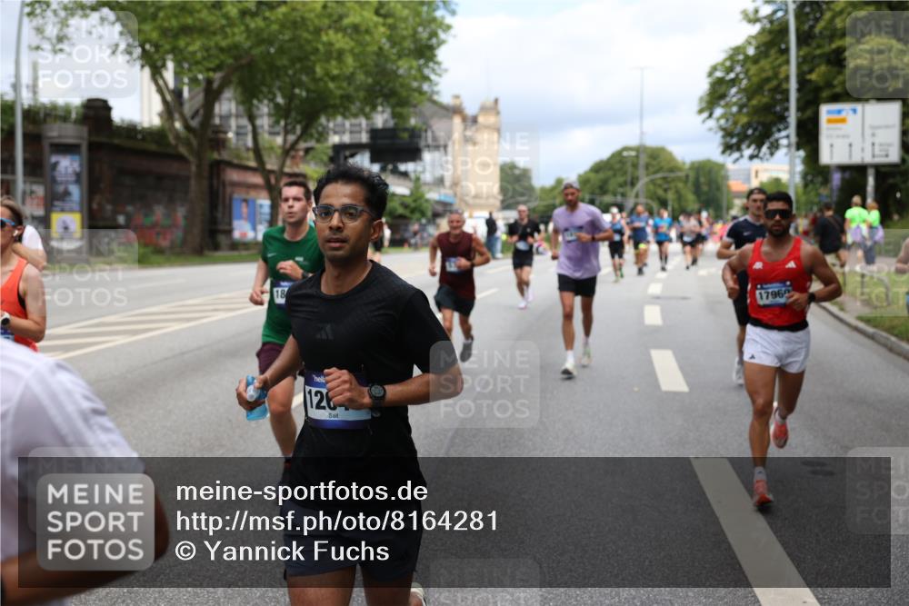 29.06.2025 - hella hamburg halbmarathon Yannick Fuchs http://msf.ph/oto/8164281 29.06.2025 10:39:59 20KM 2188, 2270, 2367, 2470, 2590, 2707, 3056, 3186, 3477, 4277, 4854, 5623, 5648, 5706, 6054, 6071, 6290, 6831, 7056, 7385, 7450, 8374, 9105, 9585, 9710, 10792, 10796, 11291, 11495, 11821, 12084, 12643, 13525, 13919, 14374, 14385, 14764, 15365, 15563, 15636, 16513, 16617, 16624, 16725, 17499, 17674, 17835, 17960, 18081, 18185, 18346, 18407, 18637, 18862, 18878 meine-sportfotos.de