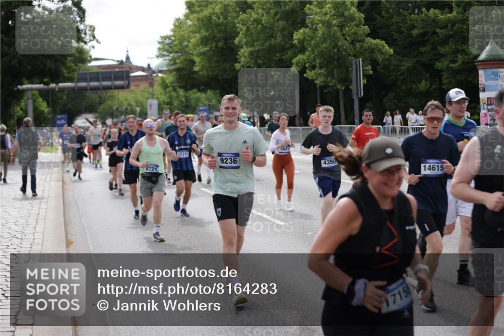 29.06.2025 - hella hamburg halbmarathon Jannik Wohlers http://msf.ph/oto/8164283 29.06.2025 10:20:30 Lombardsbrücke 2101, 2325, 2923, 2945, 3247, 3813, 4082, 4350, 5041, 5061, 6608, 8113, 8724, 8940, 9005, 9011, 9236, 9981, 10050, 10350, 10585, 11145, 12694, 12844, 13508, 14138, 14157, 14246, 14342, 14344, 14610, 14611, 14615, 14670, 14986, 15020, 15470, 15913, 16256, 16896, 16950, 17035, 17095, 17155, 17367, 17832, 18141, 18305, 18397, 18620, 19124, 19125, 19131, 19132 meine-sportfotos.de