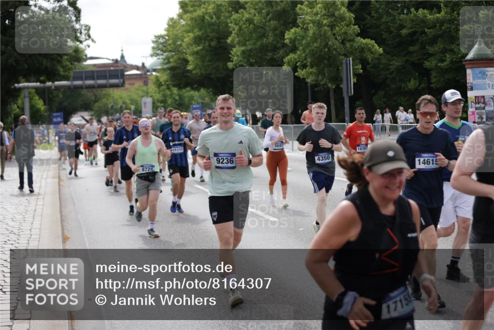 29.06.2025 - hella hamburg halbmarathon Jannik Wohlers http://msf.ph/oto/8164307 29.06.2025 10:20:30 Lombardsbrücke 2101, 2325, 2923, 2945, 3247, 3813, 4082, 4350, 5041, 5061, 6608, 8113, 8724, 8940, 9005, 9011, 9236, 9981, 10050, 10350, 10585, 11145, 12694, 12844, 13508, 14138, 14157, 14246, 14342, 14344, 14610, 14611, 14615, 14670, 14986, 15020, 15470, 15913, 16256, 16896, 16950, 17035, 17095, 17155, 17367, 17832, 18141, 18305, 18397, 18620, 19124, 19125, 19131, 19132 meine-sportfotos.de