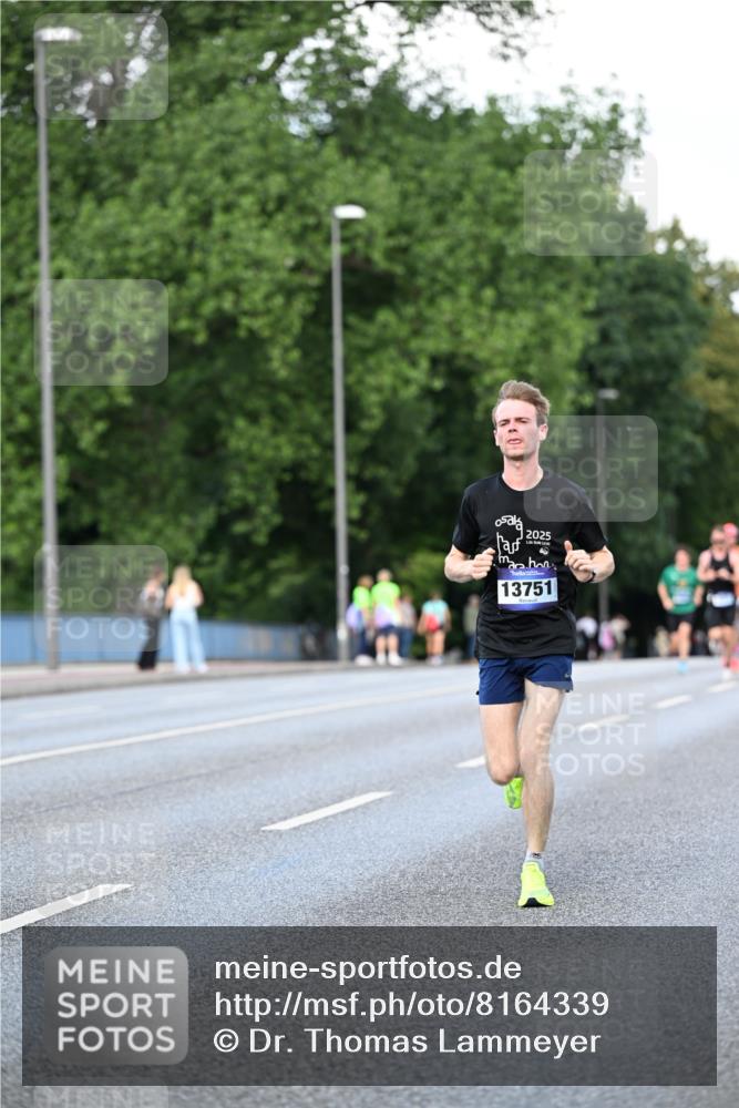 29.06.2025 - hella hamburg halbmarathon Dr. Thomas Lammeyer http://msf.ph/oto/8164339 29.06.2025 09:44:51 Kennedybrücke 2892, 4128, 4571, 6559, 7862, 10780, 11194 meine-sportfotos.de